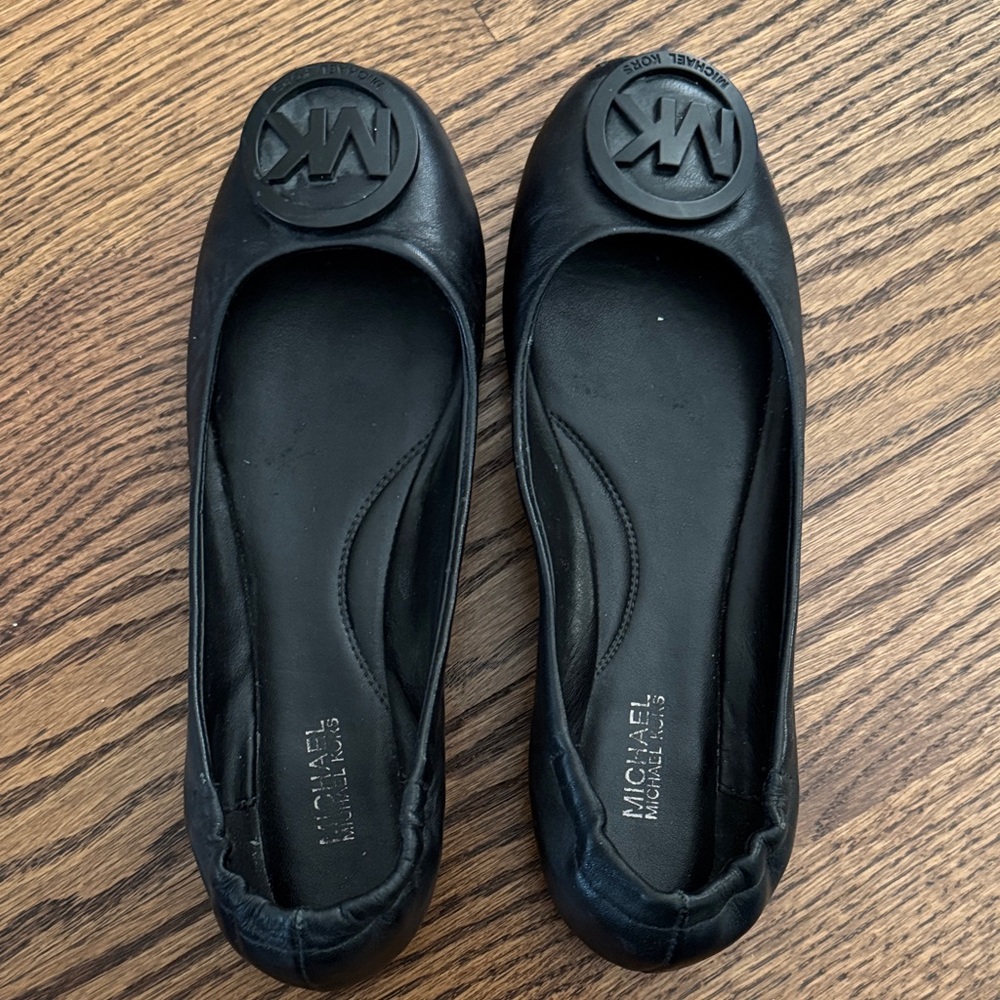 EUC Michael Kors Black Logo Flats